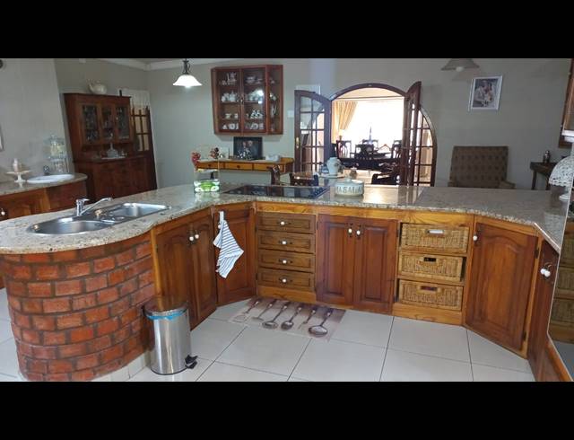 5 BEDROOM HOUSE FOR SALE IN EPWORTH